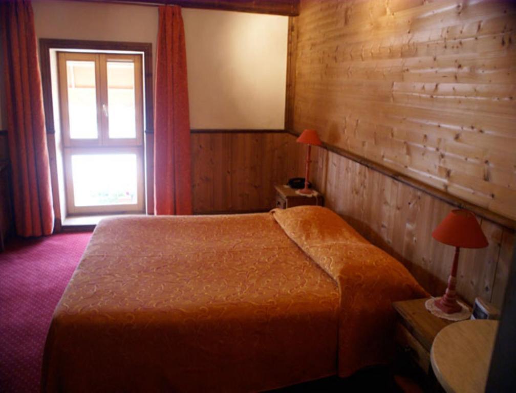 Le Relais De L'Abbaye Hotel Tournus Ruang foto