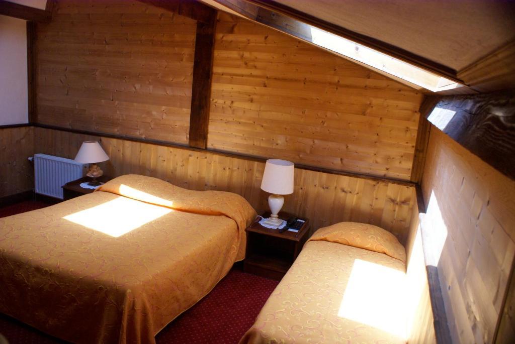 Le Relais De L'Abbaye Hotel Tournus Bagian luar foto