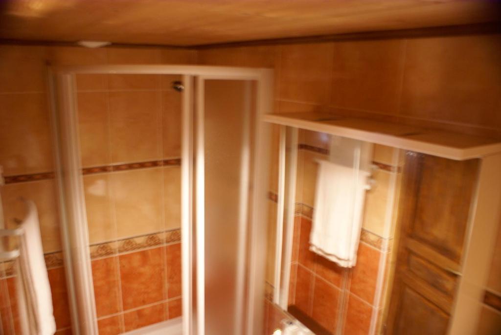 Le Relais De L'Abbaye Hotel Tournus Bagian luar foto