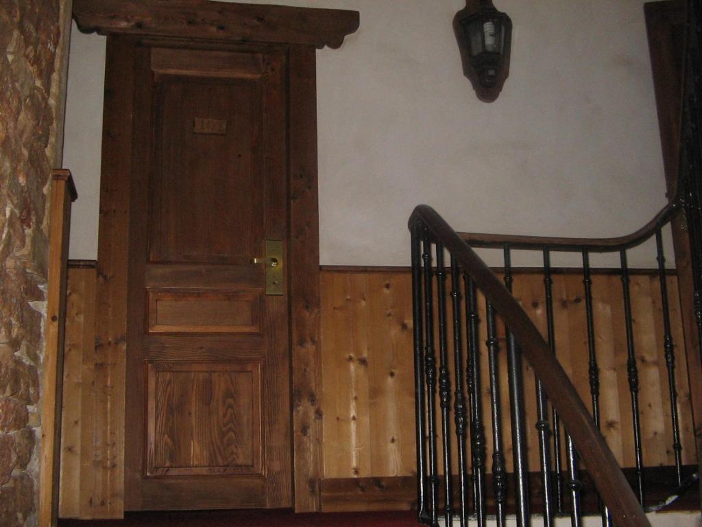 Le Relais De L'Abbaye Hotel Tournus Bagian luar foto